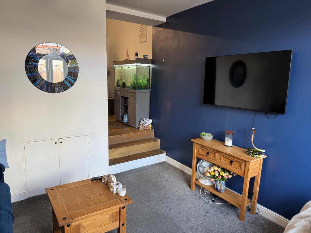 Lot: 60 - THREE-BEDROOM COTTAGE FOR INVESTMENT OR OCCUPATION - Reverse Angle of the Living Room